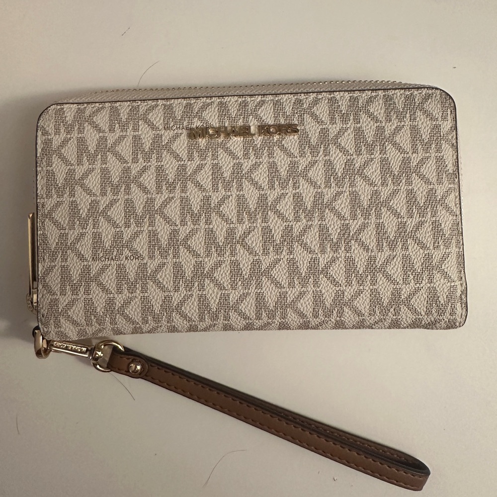 Michael Kors Wallet/Wristlet/Clutch- never used!